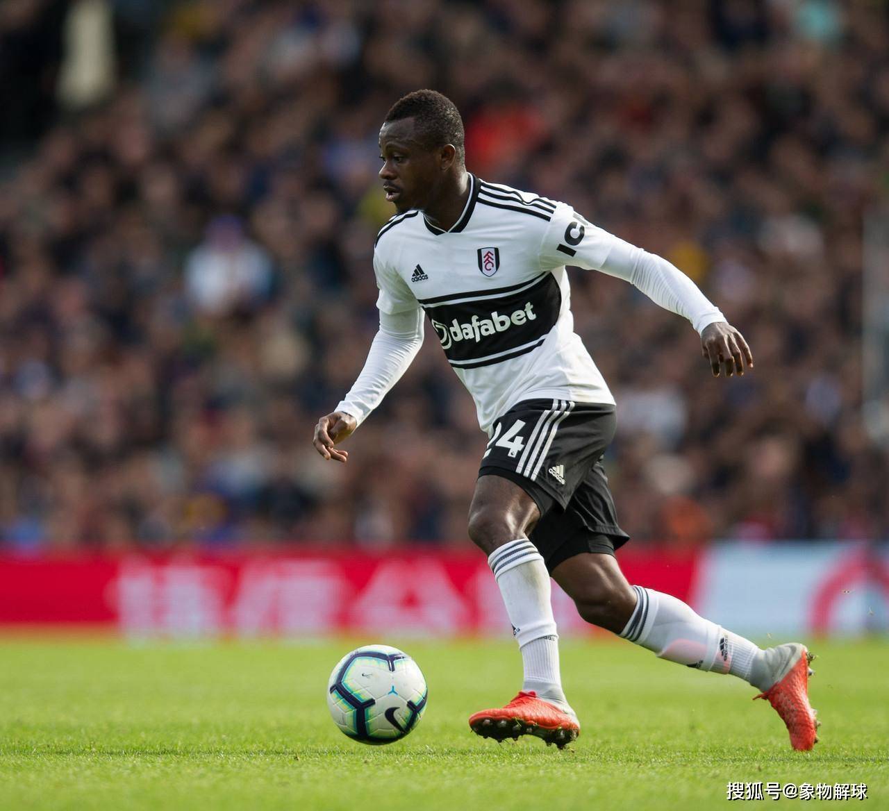 关于足总杯倒计时，托特纳姆清晨单刀错失，细节引发关注，媒体盛赞，年轻球员得到机会的信息开云官网