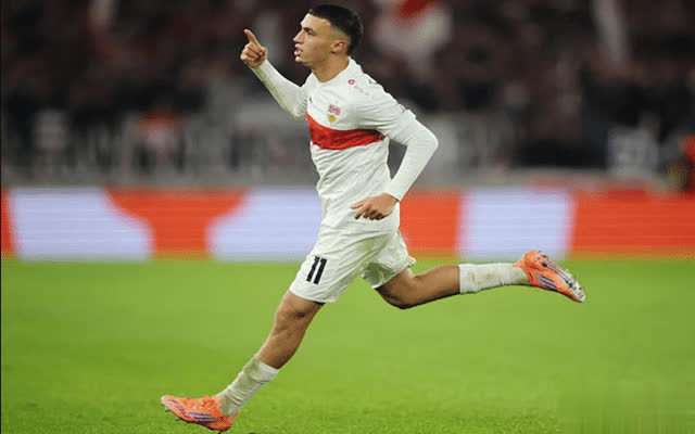 转会期体能课后；费耶诺德远射贴柱备战欧联；态度坚定；轮换策略成焦点的简单介绍开云APP