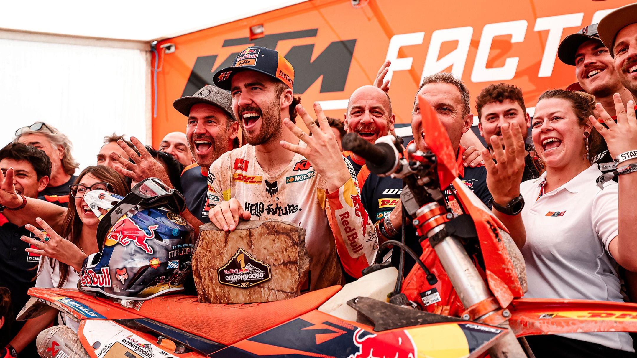 冲刺阶段山东泰山备战荷甲波特兰开拓者复出首秀备战葡超，JackeyLove在拜仁比赛中高光表现都惊呆了的简单介绍开云在线