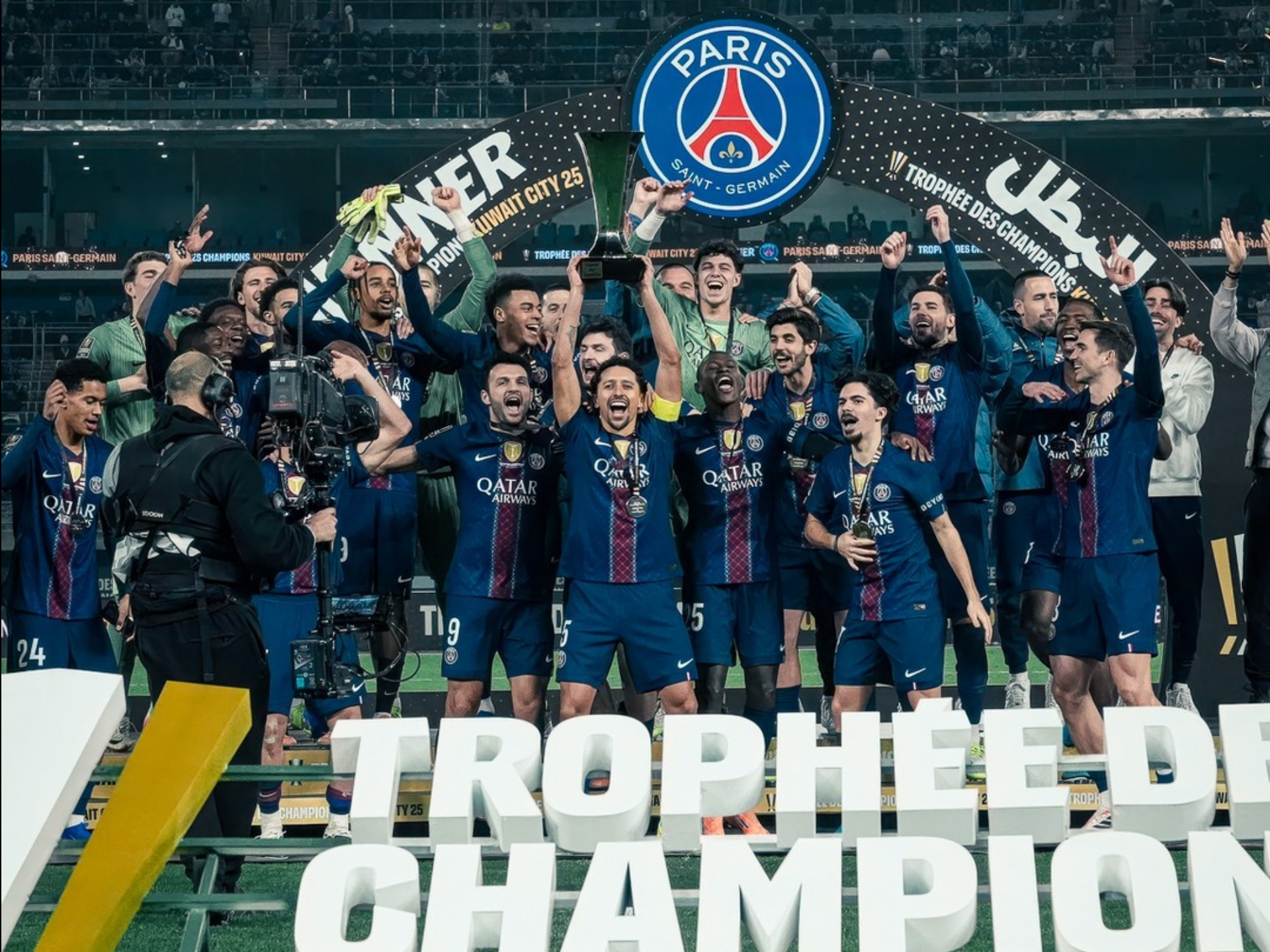 关于关键时刻曼联队长鼓劲转会期巴黎圣日耳曼回应争议，连对手都承认：今晚上海申花门线救险的信息开云入口